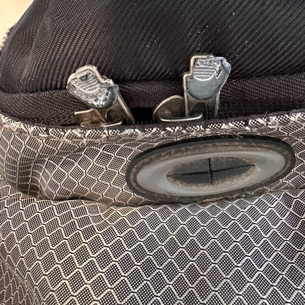Oakley Back pack - Picture 16 of 16